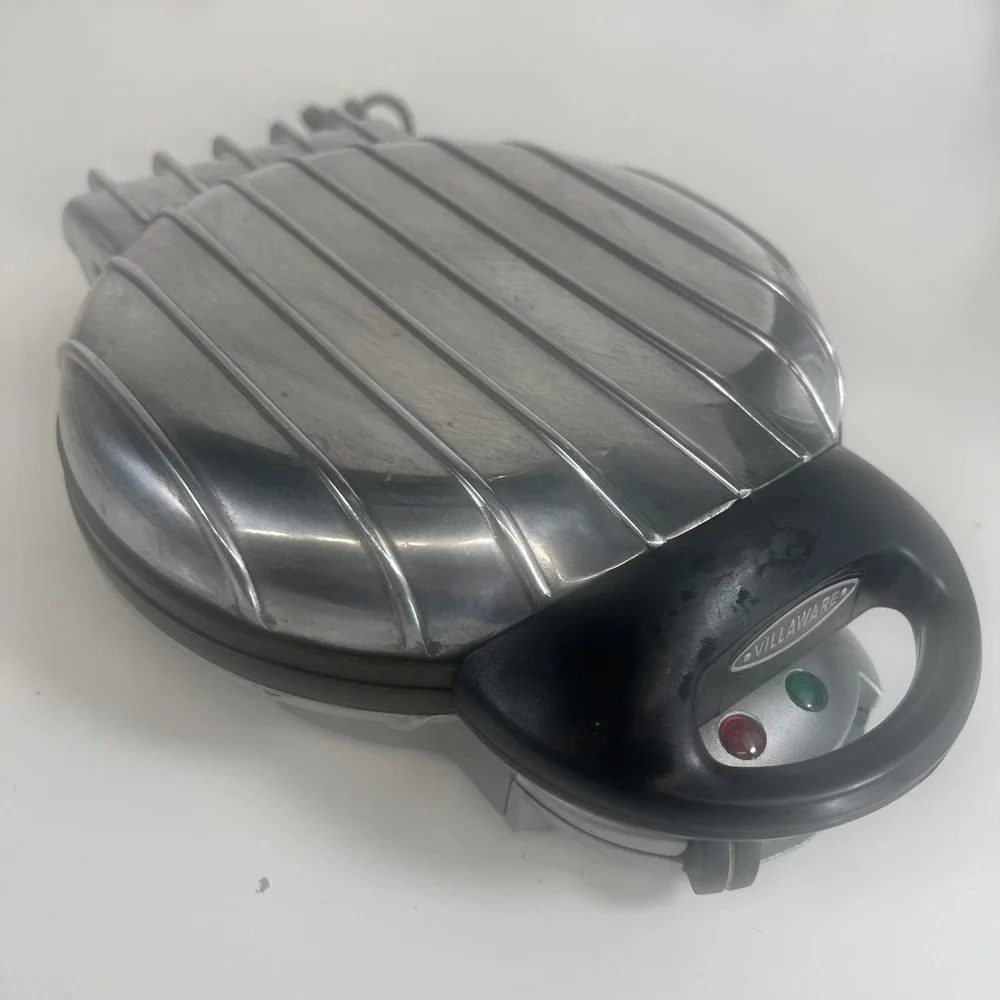 VillaWare UNO Belgian Waffle Maker Silver Round Waffler‎ 2002 1000W Electric